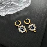 Pendientes colgantes de concha con incrustaciones de acero de titanio, trébol de cuatro hojas, 1 par