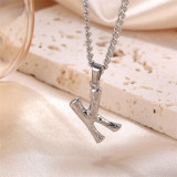Collar con colgante de acero inoxidable con letras informales