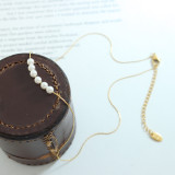Collar chapado en oro de 18 quilates de perlas artificiales con incrustaciones de acero de titanio geométrico de estilo simple