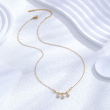 Collar chapado en oro de 24 quilates con incrustaciones de acero de titanio en forma de V de estilo clásico romántico