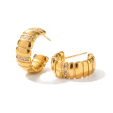 1 par de pendientes chapados en oro de 18 quilates con forma de C estilo INS