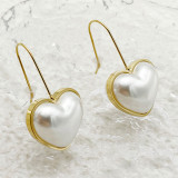 1 par de ganchos para la oreja chapados en oro y perlas de acero inoxidable con incrustaciones en forma de corazón elegantes e informales