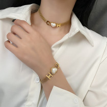 Collar de perlas artificiales con revestimiento de acero de titanio en forma de corazón a la moda