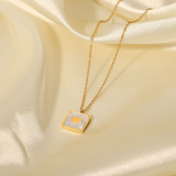 Collar simple de concha blanca cuadrada en forma de corazón de acero inoxidable chapado en oro de 18 quilates