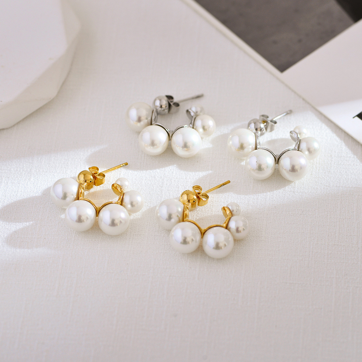1 par de pendientes de perlas artificiales de acero inoxidable con incrustaciones redondas elegantes y lujosos
