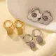 1 par de pendientes de gota chapados en oro de acero inoxidable con pulido de flores cuadradas de estilo Simple e informal