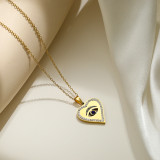 Collar con colgante chapado en oro de 18 quilates con incrustaciones de acero de titanio y forma de corazón de Streetwear