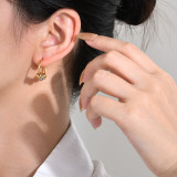 1 par de pendientes de aro de acero inoxidable chapados en bolas de estilo simple