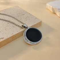 Collar pendiente de las piedras preciosas artificiales de acero Titanium del círculo del estilo simple de señora en bulto