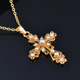 Estilo simple Cruz Titanio Acero Chapado en oro Incrustaciones Rhinestones Collar con colgante de perlas 1 pieza