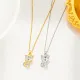 Collar con colgante de circonita con incrustaciones de acero de titanio y gato lindo