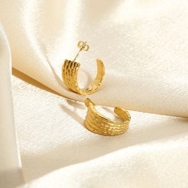 1 par Casual Estilo simple Estilo clásico Pendientes chapados en forma de C Acero inoxidable Chapado en oro de 14 quilates