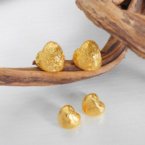 1 par de pendientes elegantes chapados en oro de 18 quilates con forma de corazón de acero titanio y estilo vintage