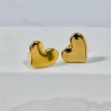 1 par de pendientes chapados en oro de 18 quilates de acero inoxidable con forma de corazón de estilo sencillo