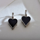 1 par de pendientes colgantes de acero titanio esmaltados con forma de corazón de estilo sencillo