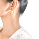 Pendientes de aro de perlas artificiales con incrustaciones de acero inoxidable de color sólido de estilo simple