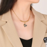 Collar con colgante chapado en oro de 18 quilates con revestimiento de acero inoxidable y forma de corazón de palma de sol de estilo moderno