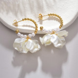 1 par de pendientes colgantes chapados en oro de 18 quilates con perlas artificiales de acero inoxidable chapados en flores para mujer