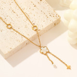 Collar chapado en oro de Shell con incrustaciones de acero inoxidable con flor de estilo simple lindo