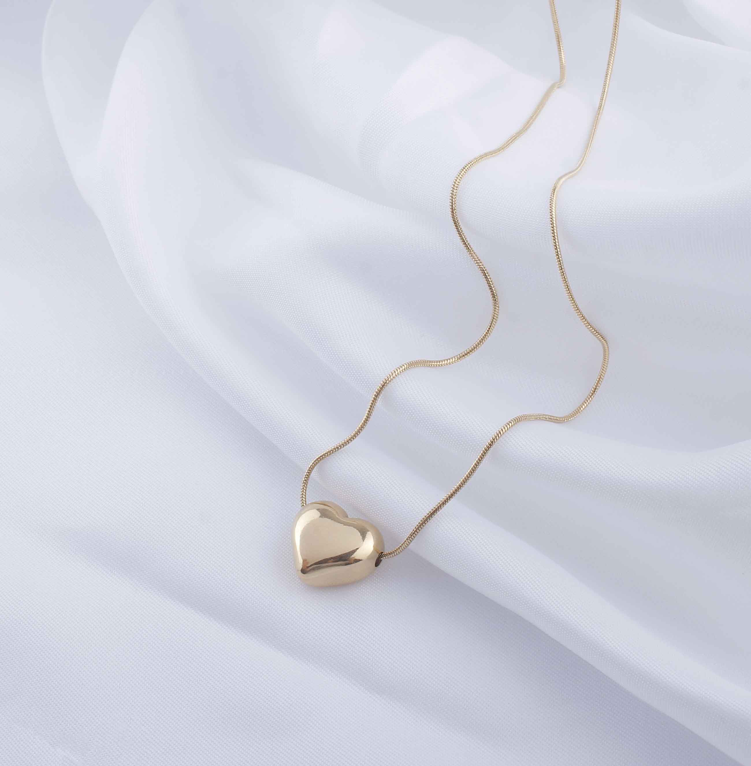 Collar chapado en oro de acero inoxidable con forma de corazón de estrella de estilo clásico romántico elegante