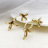 1 par de pendientes chapados en oro pulido de acero inoxidable con flor artística dulce