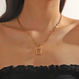 1 collar con colgante de cuadrado hueco chapado en oro Real de estilo frío, regalo de fiesta para mujer