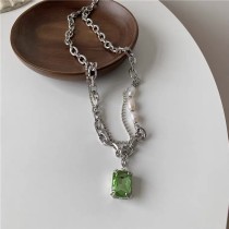 Collar de acero de titanio con cadena hueca de perlas y cinturón apilado de esmeralda vintage