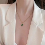 Collar con colgante de acero de titanio cuadrado retro
