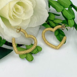 1 par de pendientes de acero inoxidable chapados en forma de corazón dulce