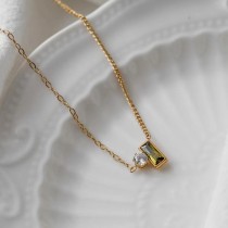 Collar con colgante de circonita con incrustaciones de acero de titanio geométrico para mujer