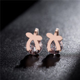 Pendientes de circón con incrustaciones de acero de titanio con forma de corazón y estrella redonda de estilo simple, 1 par