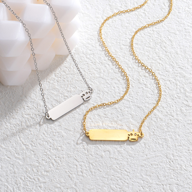 Collar con colgante chapado en oro de 18 quilates con revestimiento de acero inoxidable y corona de estilo simple