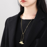 Nuevo collar de cadena de hueso de serpiente cuadrado de mariposa dorada de acero titanio a la moda