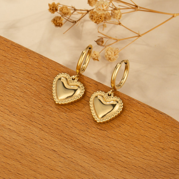 1 par de pendientes colgantes chapados en oro de acero inoxidable con forma de corazón de estilo sencillo y dulce