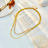 Elegantes collares en capas chapados en oro de 18 quilates con incrustaciones geométricas de acero inoxidable y perlas artificiales
