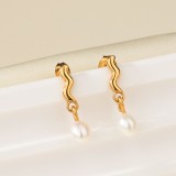 1 par de pendientes colgantes chapados en oro y perlas de acero inoxidable con incrustaciones de color sólido de estilo simple