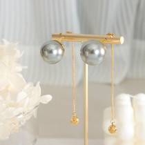 Venta al por mayor, 1 par, pendientes colgantes de perlas artificiales chapados en oro de 18K de acero titanio con borla redonda elegante