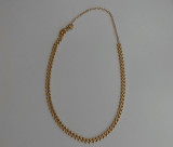 Collar chapado en oro de 18 quilates con revestimiento de acero de titanio de grano simple y elegante