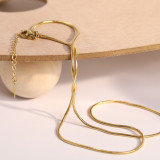 Collar de cadena liso chapado en oro de 18 quilates de acero inoxidable con cadena de serpiente de estilo simple