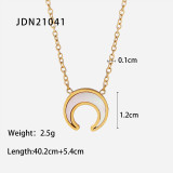 Collar de acero inoxidable chapado en oro de 18K con colgante en forma de media luna de concha blanca Natural de nuevo estilo
