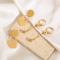 1 par de pendientes colgantes chapados en oro y acero de titanio, elegantes y lujosos, con diseño de estrella de Reina