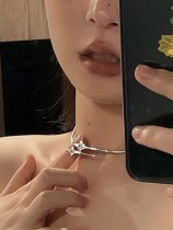 Collar de circón con incrustaciones de acero titanio y estrella estilo IG