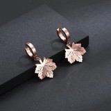 1 par de pendientes colgantes de acero de titanio chapados en hojas de estilo sencillo e informal