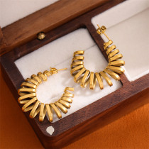 1 par de aretes de aro chapados en oro de 18 quilates de acero inoxidable chapado en forma de C de estilo simple retro
