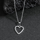 Collar con colgante de diamantes de imitación de acero titanio de aleación en forma de corazón de estilo simple a granel