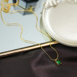 Collar con colgante chapado en oro de 18 quilates con incrustaciones de acero de titanio cuadrado de estilo simple estilo vintage