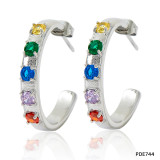 1 par de pendientes de piedras preciosas artificiales de acero inoxidable con incrustaciones chapadas en forma de C dulce