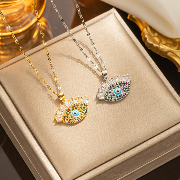 Collar con colgante chapado en oro de 18 quilates con incrustaciones de epoxi y acero de titanio con ojo brillante