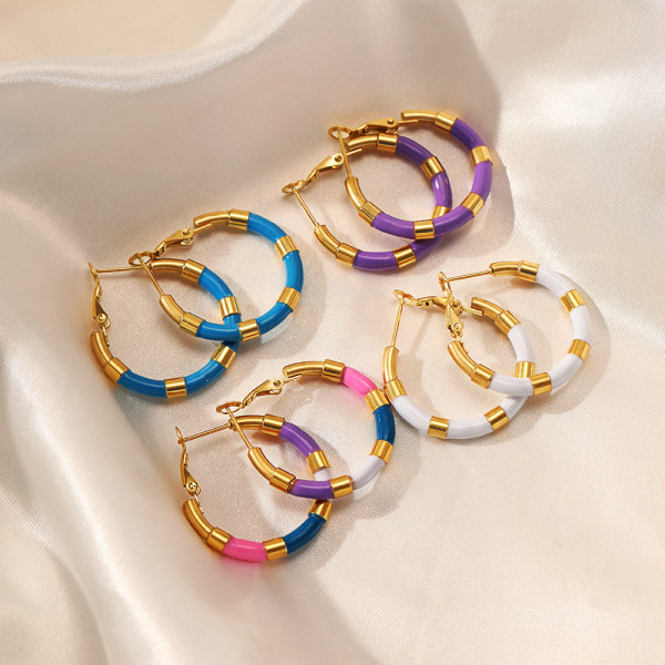 Pendientes de aro chapados en oro de acero inoxidable con forma de C a la moda, 1 par