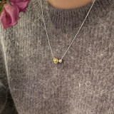 Collar con colgante chapado en oro de 18 quilates con revestimiento de acero de titanio de color sólido de estilo simple